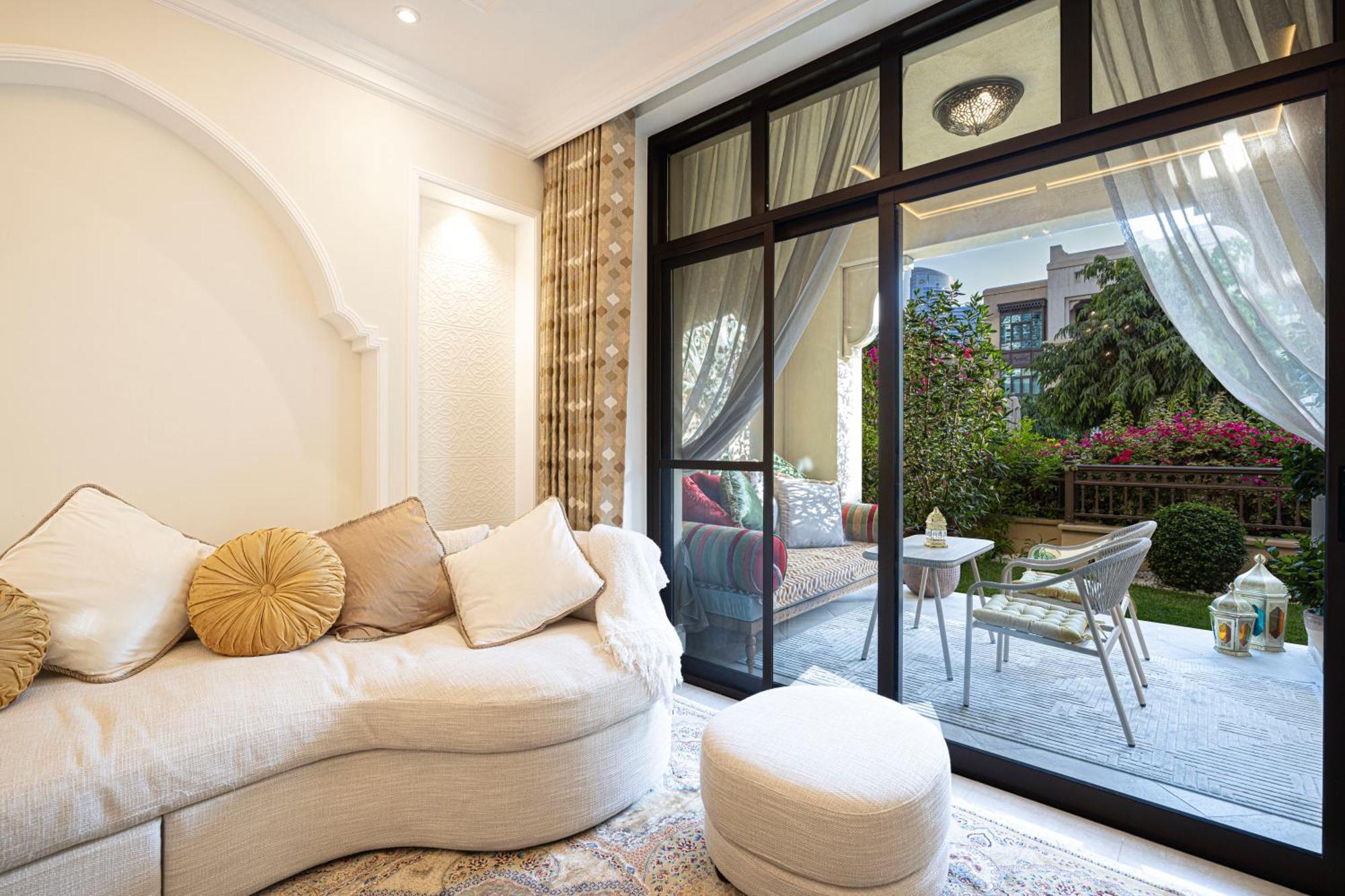 Marsa Palace Souk Al Bahar Mall Apartment *