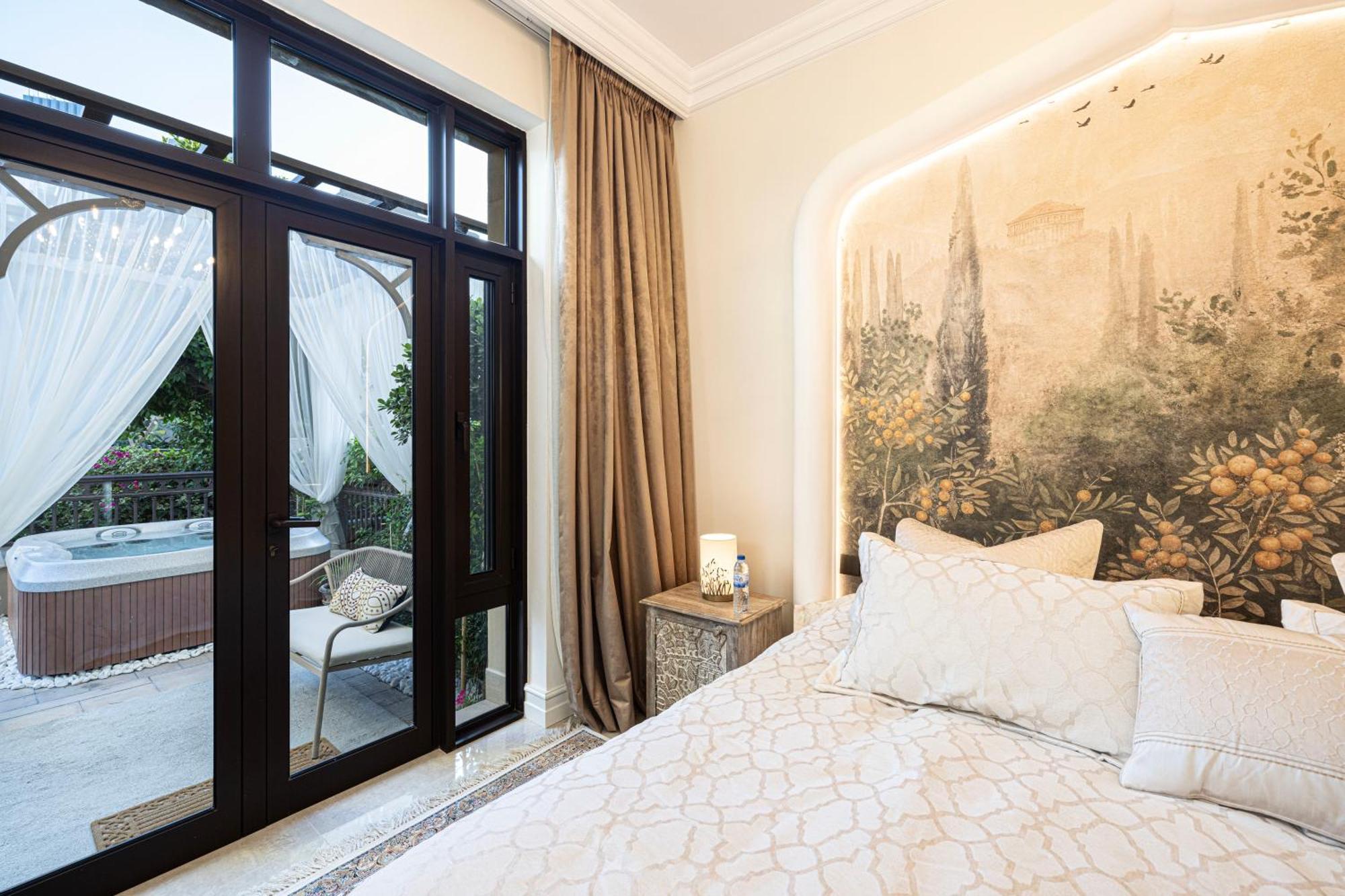 Marsa Palace Souk Al Bahar Mall Apartment *
