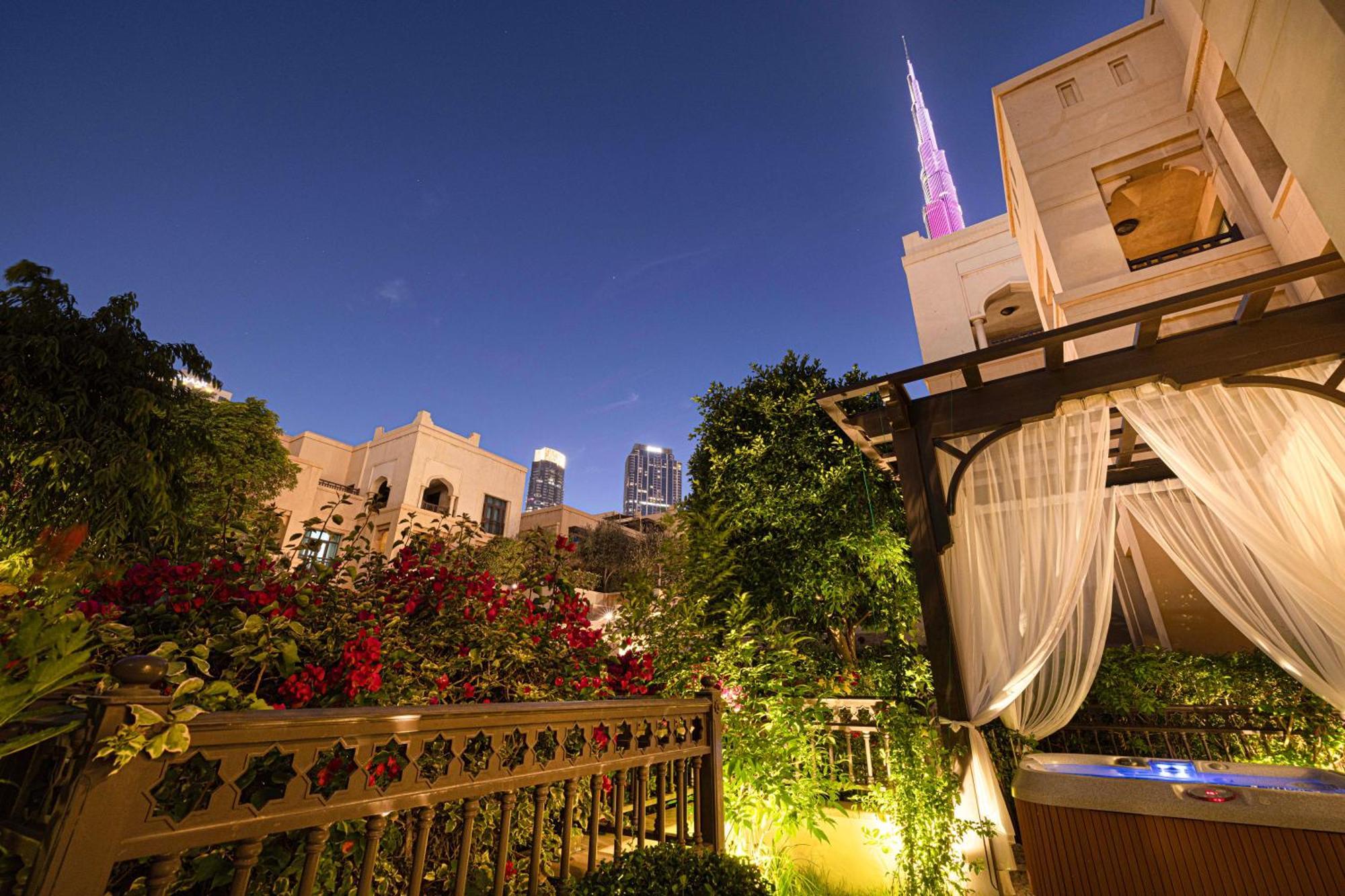 Marsa Palace Souk Al Bahar Mall Apartment *