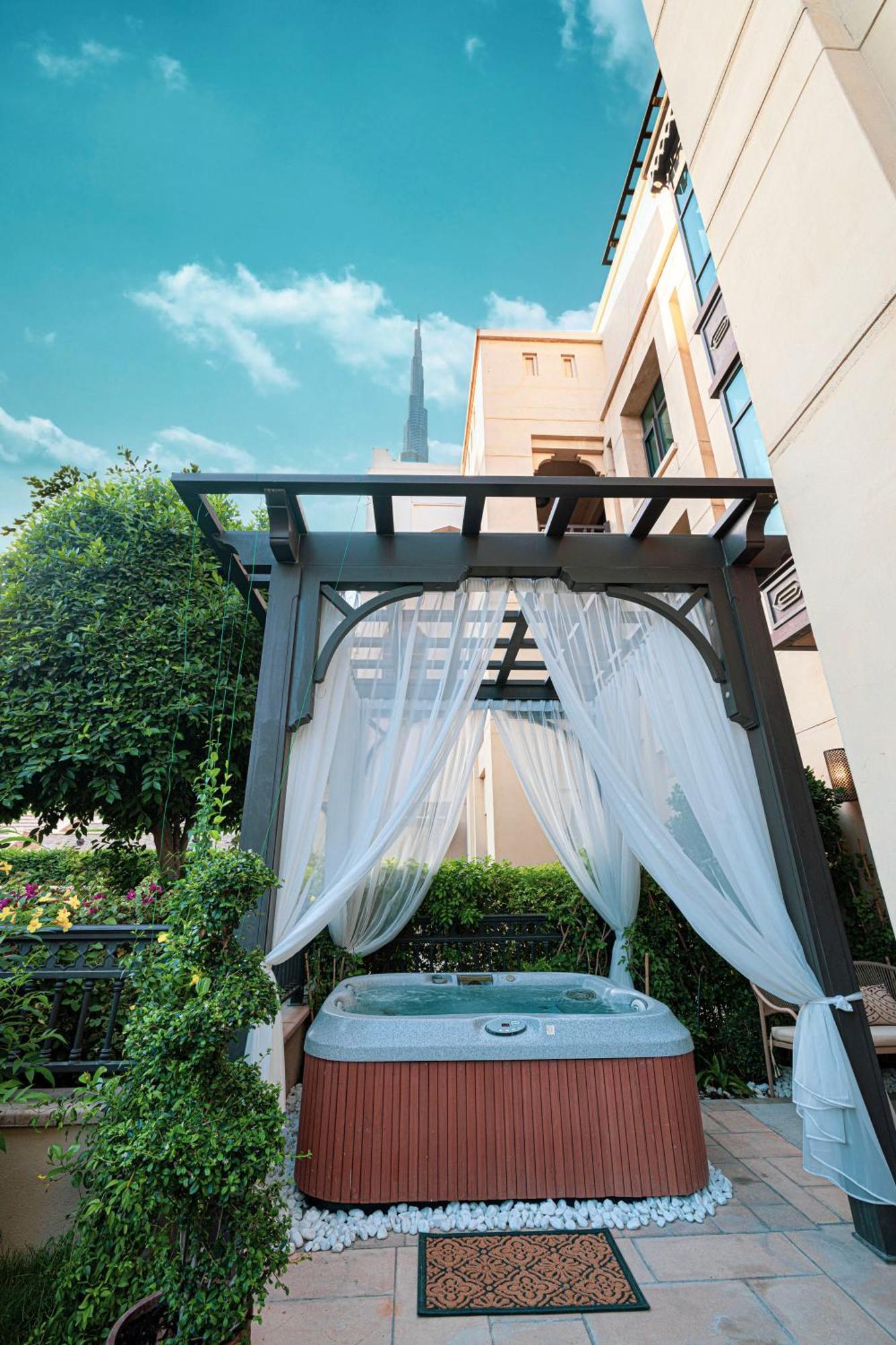 Marsa Palace Souk Al Bahar Mall Apartment Dubai