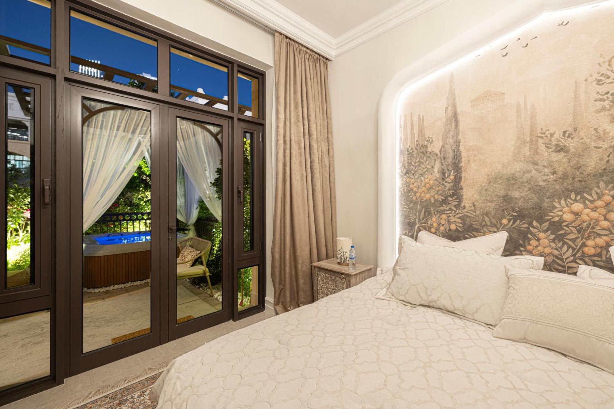 Marsa Palace Souk Al Bahar Mall Apartment